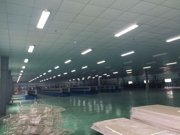 nha may bong den tuyt led paragon